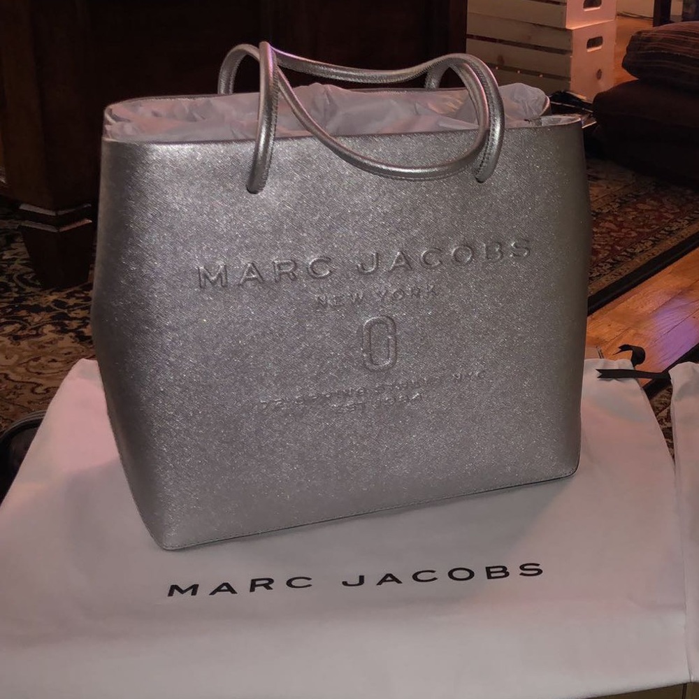 S A L E ‼️ Marc Jacobs Women's Logo Metallic Tote